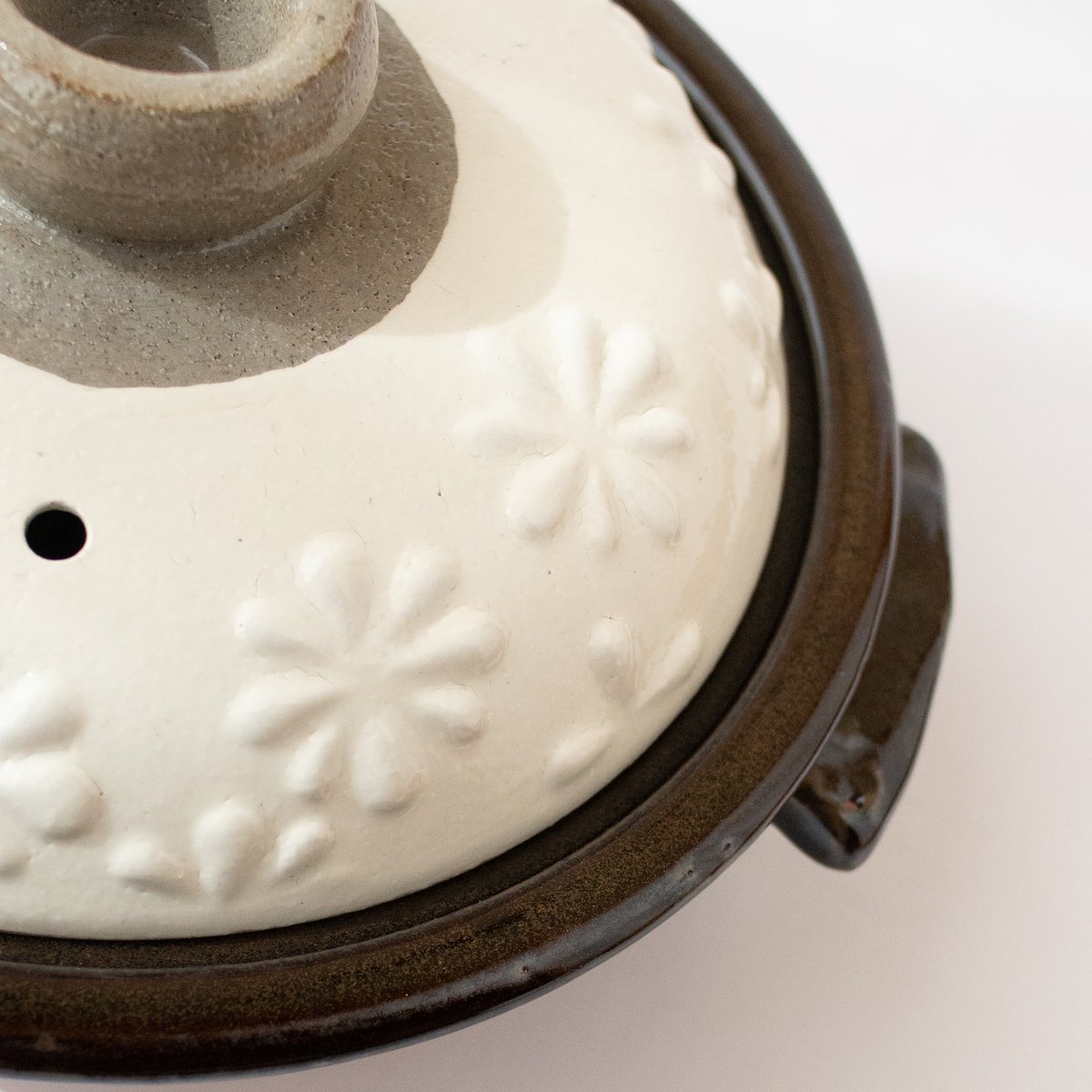 土鍋 花柄 8号/9号 白/濃茶 (粉引/天目釉) | 光泉窯 -kosengama-