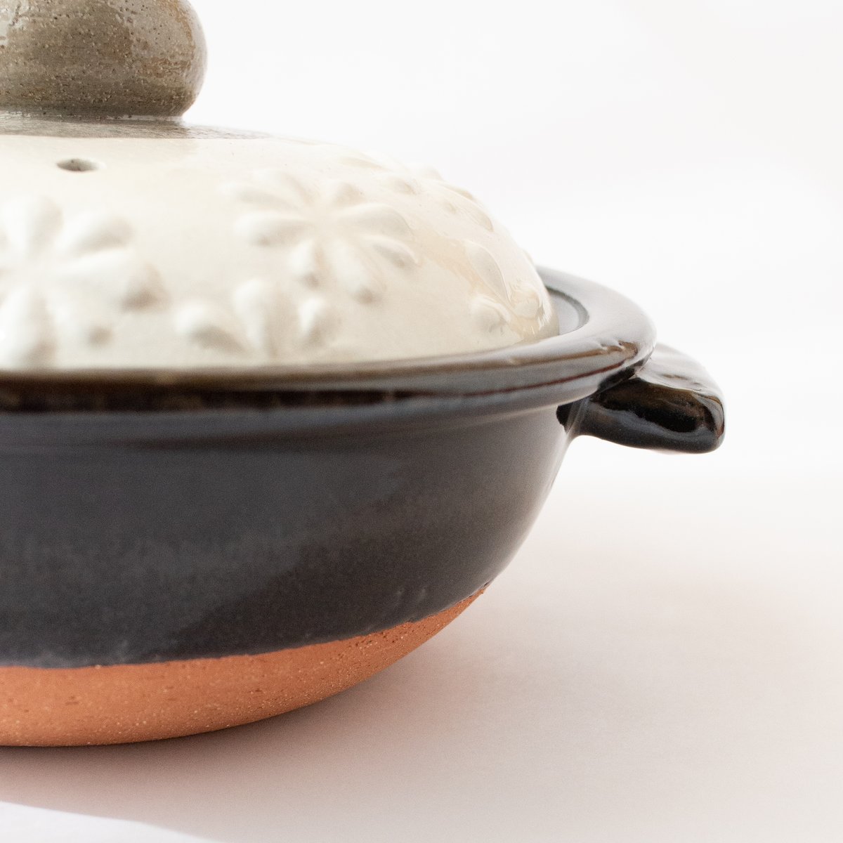 土鍋 花柄 8号/9号 白/濃茶 (粉引/天目釉) | 光泉窯 -kosengama-