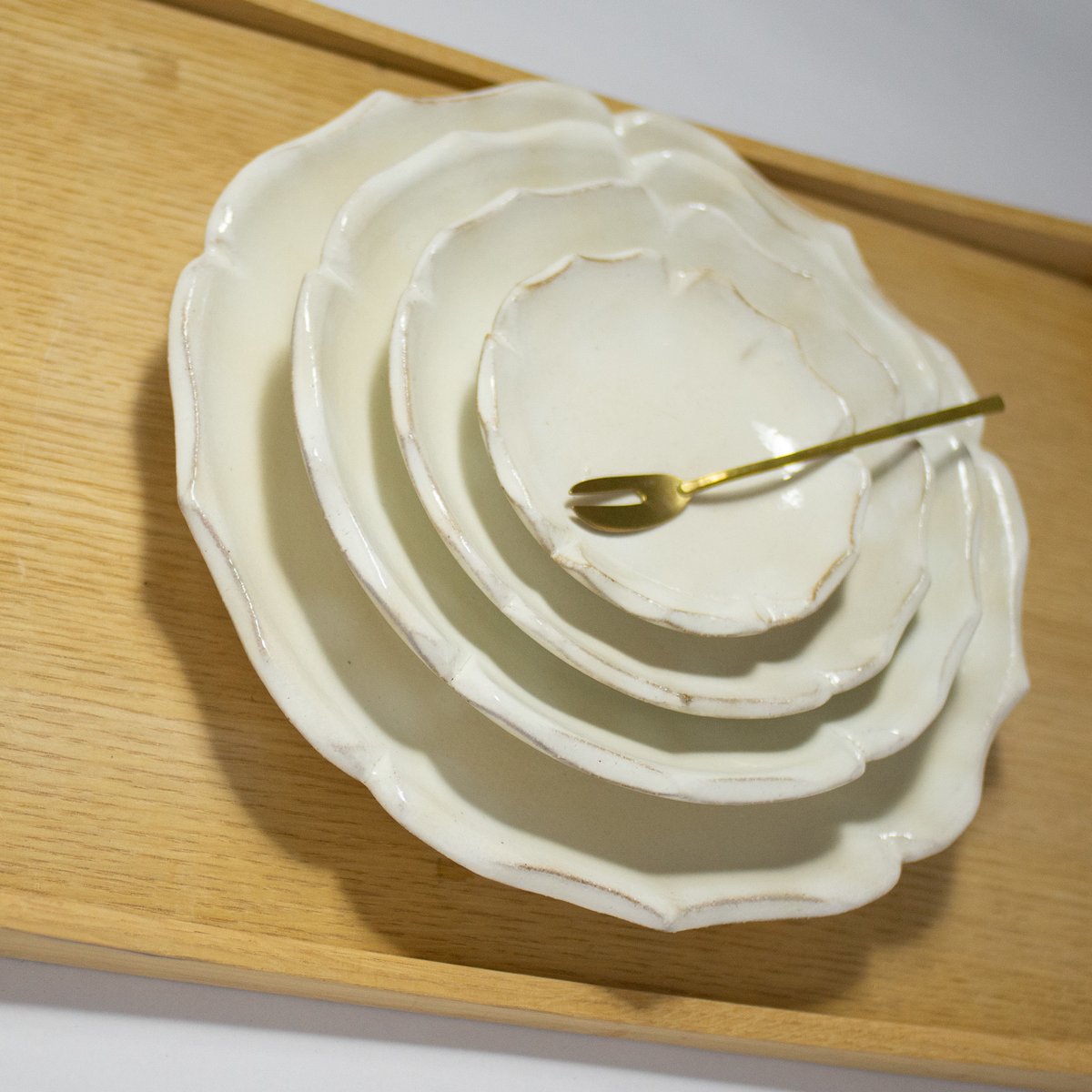 色絵花文平皿(尺皿) 未使用 新品同様 伊万里色絵花輪郭皿 五枚組 桐鳳凰紋皿 菊花皿 平向付Antique