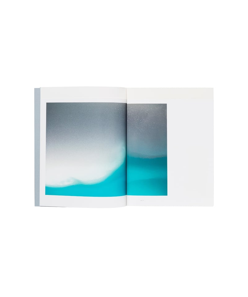 川内倫子　アクリルキューブ　M/E　球体の上 無限の連なり M/E 球体の上 無限の連なり｜川内倫子 | button