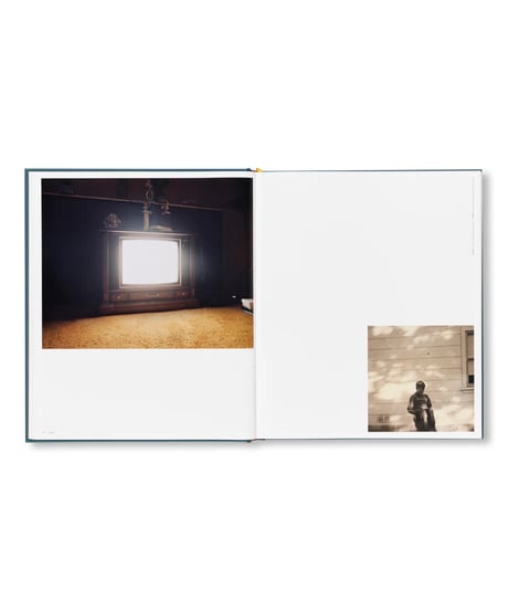 【サイン本】INTIMATE DISTANCE: OVER THIRTY YEARS OF PHOTOGRAPHS, A CHRONOLOGICAL ALBUM｜Todd Hido