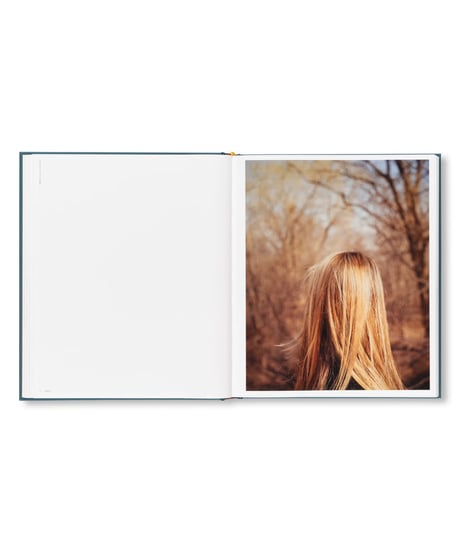 【サイン本】INTIMATE DISTANCE: OVER THIRTY YEARS OF PHOTOGRAPHS, A CHRONOLOGICAL ALBUM｜Todd Hido