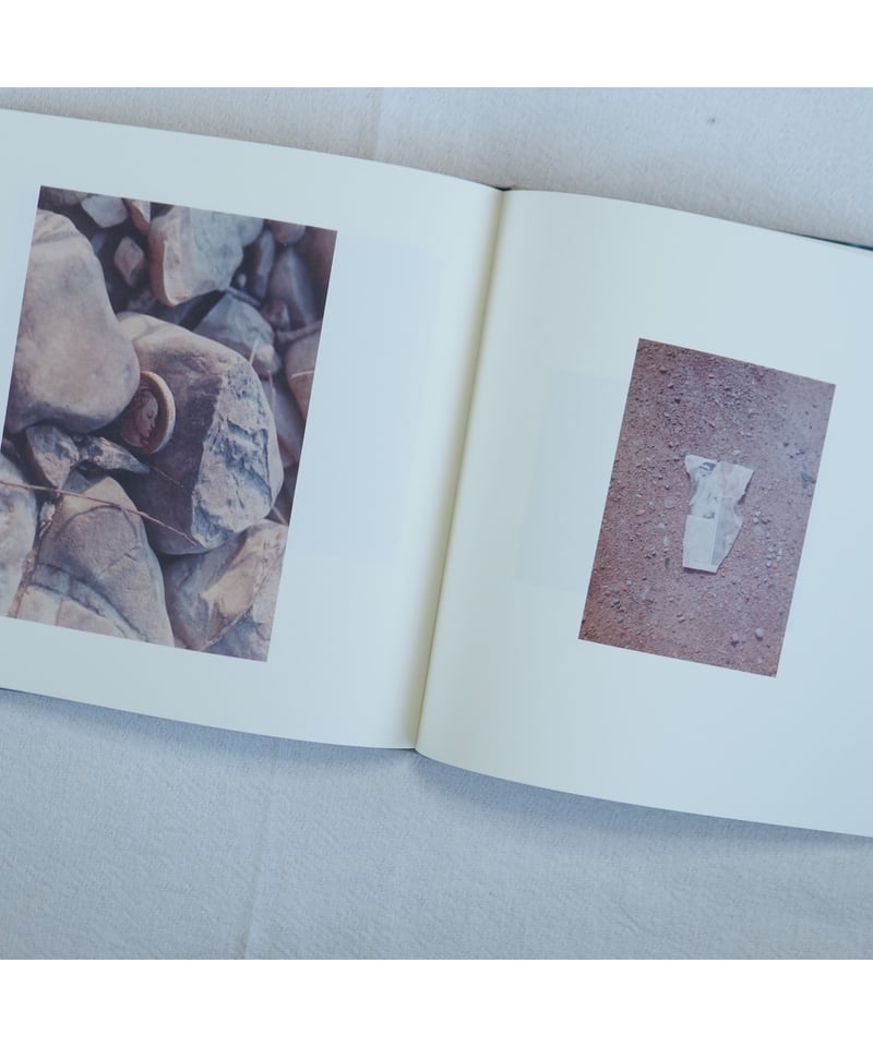 CARDBOARD LANDSCAPES｜Luigi Ghirri | button