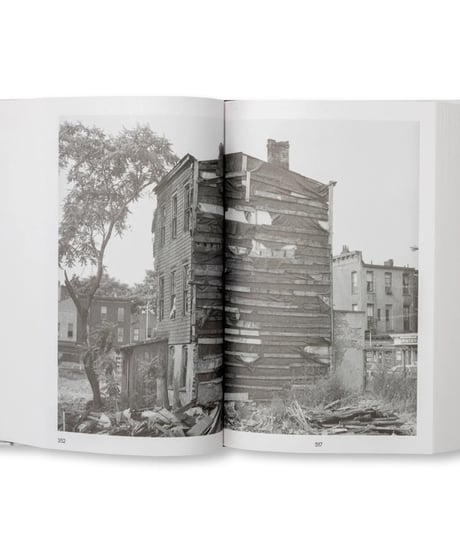 PASSING THROUGH MOVING IN AND GETTING AWAY WITH IT｜ Gordon Matta-Clark