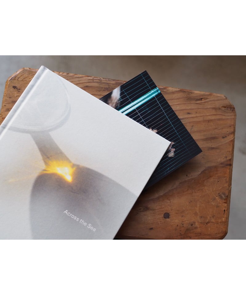 Across the Sea | 草野庸子【サイン入りミニプリント付】 | button