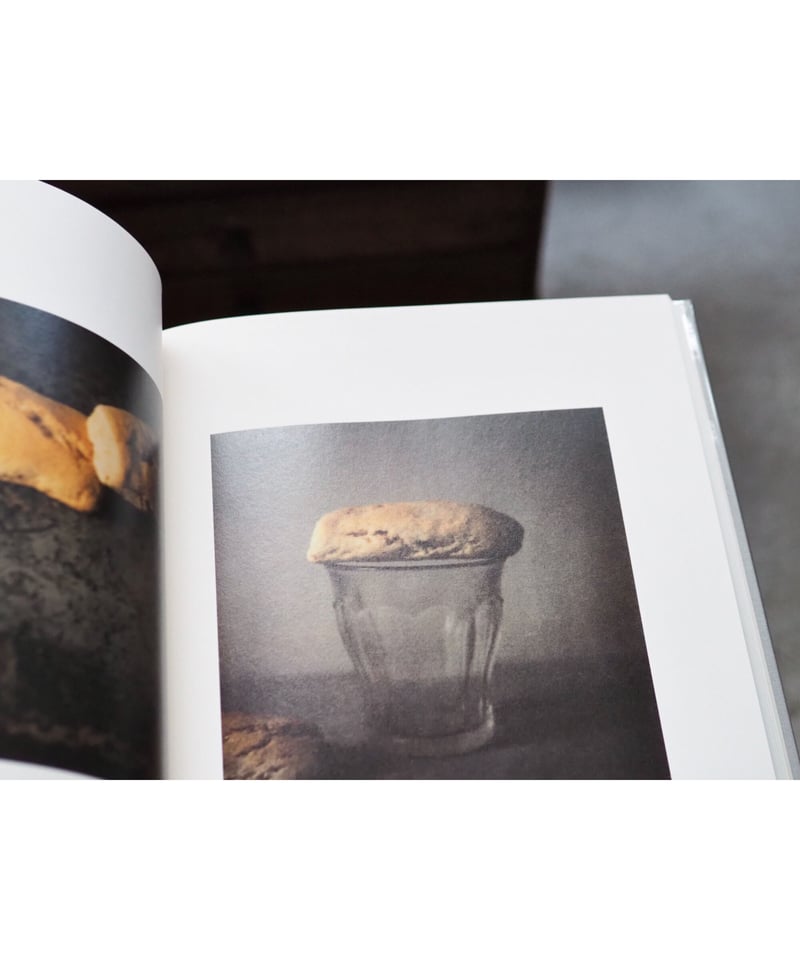 サイ・トゥオンブリーの写真 －変奏のリリシズム－ | button