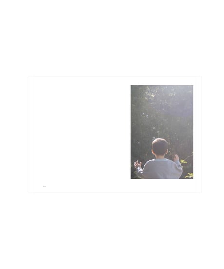 【サイン本】光に住み着く Inhabiting Light – Dialogue on the Edge of the Everyday World｜川内倫子　篠原雅武