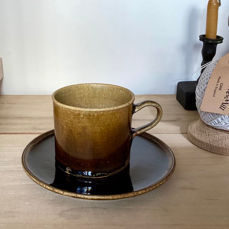 阿久津雅土 飴釉マグカップ&ソーサーセット | Tabemono to