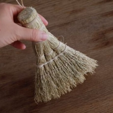 naiya 綯屋　小箒　山型　編み込み　23ｃｍ
