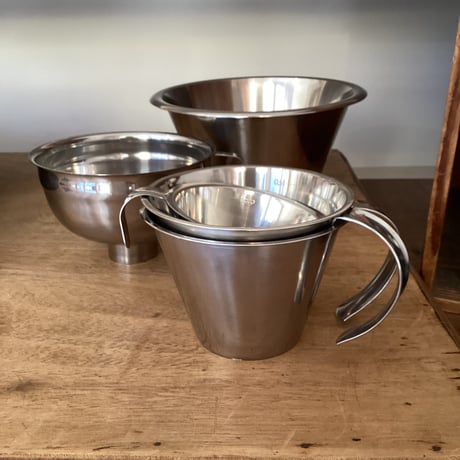 Jonasスタッキング計量カップ　250ml/500ml