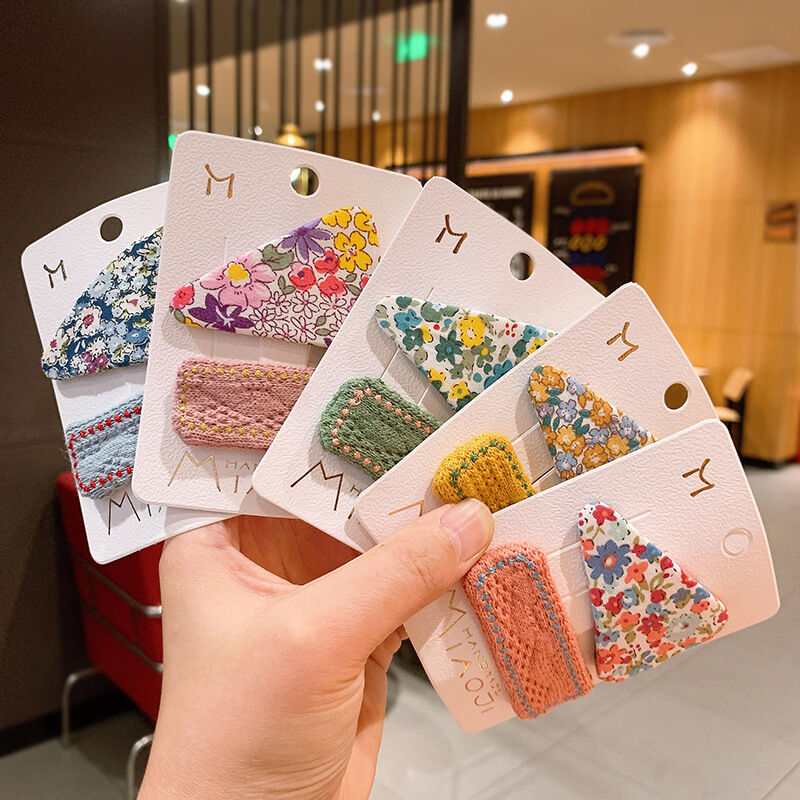 ヘアピンセット  刺繍   ✳︎13 SALE】三角フラワーベビー刺繍ヘアピンセット | cheval