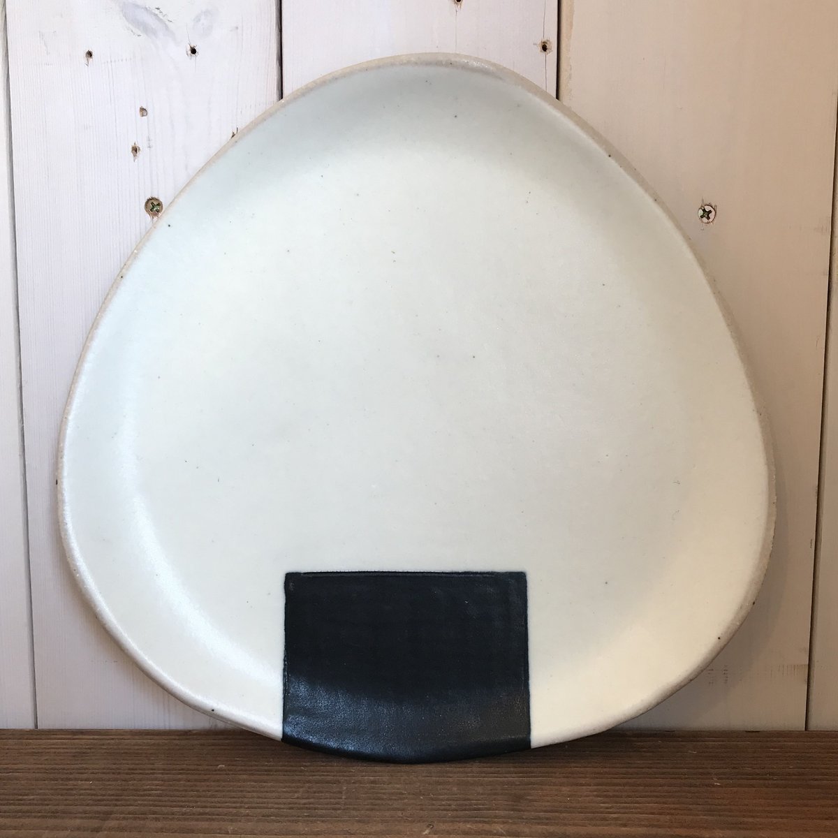 鈴木あかね おにぎり皿 小 しお あ-88 | zakka&cafe gallery LE MIDI
