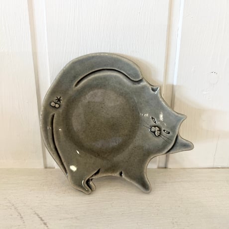 工房モノゴコロ　猫の豆皿(LGY)ねそべり右 オス　モ-2-1