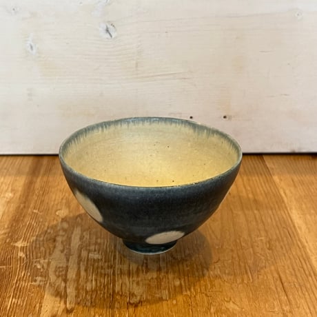 柴田裕子　飯碗 (大)(白ドット)　柴54