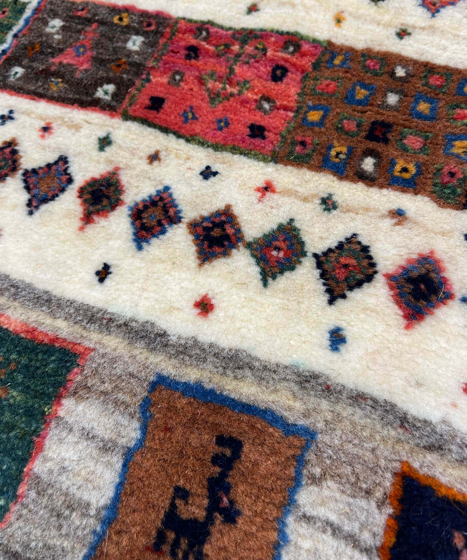 本物志向のイラン産 高密度 ペルシャギャッベ 手織り 285088 52cmx71cm