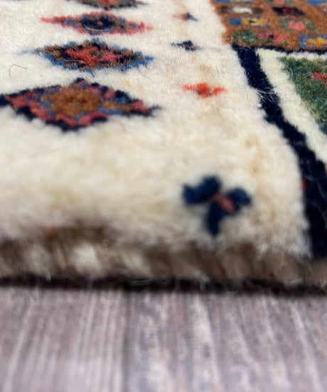 本物志向のイラン産  高密度  ペルシャギャッベ 手織り 285088 52cmx71cm