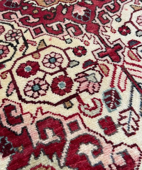 ペルシャ絨毯 手織り ジョーザン 268637 66cmx104cm