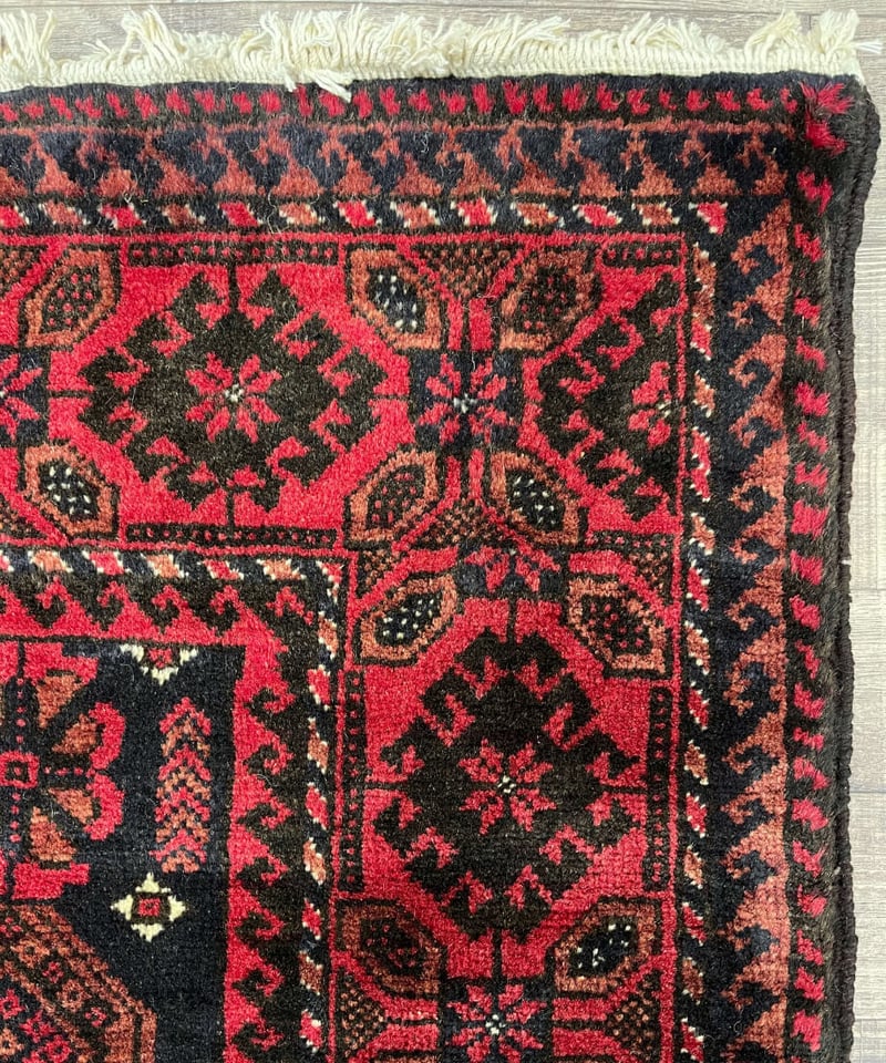 トライバルラグ ペルシャバルーチ 手織り 273785 | piece of rug. トライバルラグ ペルシャバルーチ 手織り 273785 | piece of rug.