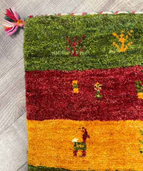 本物志向のイラン産  ペルシャギャッベ 手織り 285332 84cmx115cm