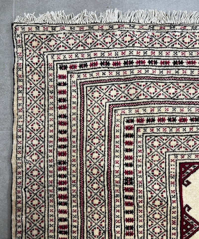 手織り トライバルラグ 124×76㎝ 手織り トライバルラグ 124×76㎝