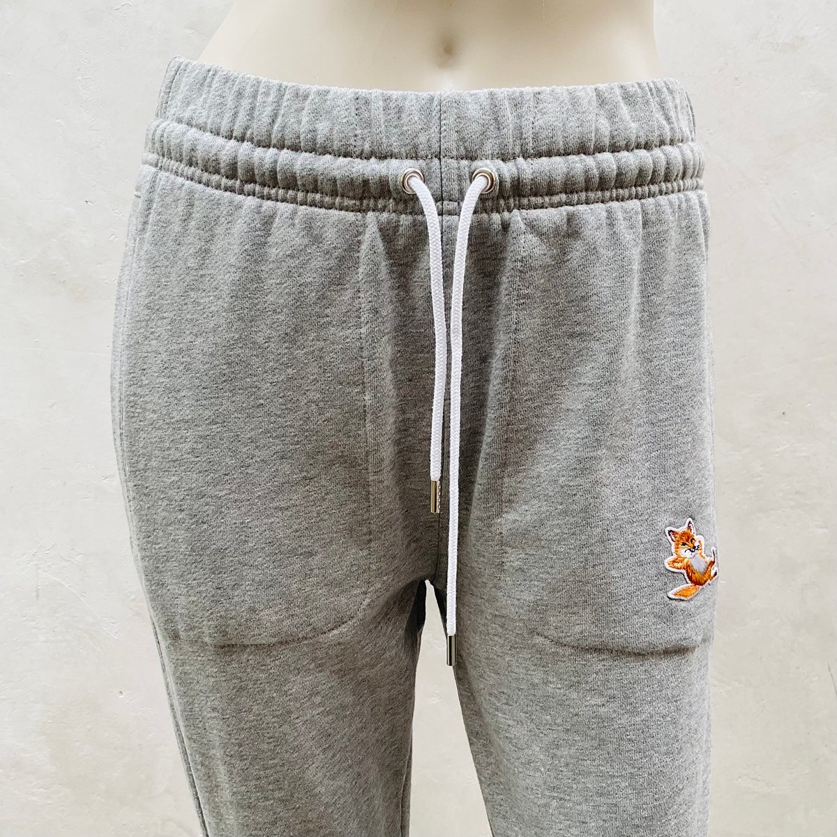 MAISON KITSUNE チラックスフォックスパッチクラシックジョグ