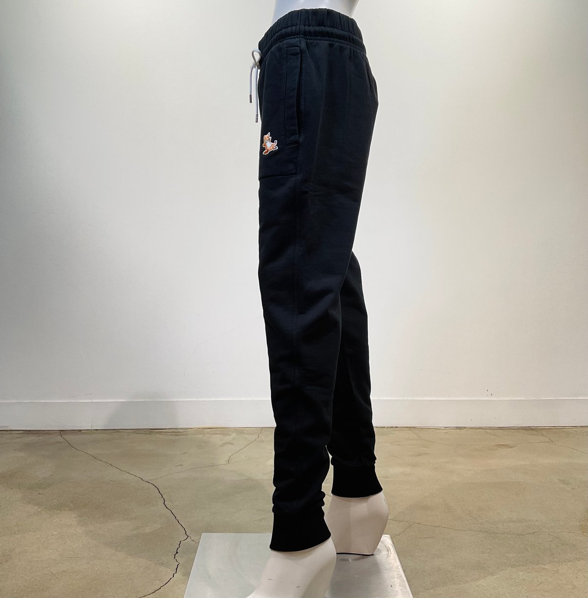 MAISON KITSUNE チラックスフォックスパッチクラシックジョグ MAISON KITSUNE チラックスフォックスパッチクラシックジョグ