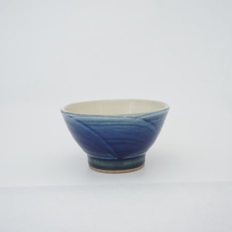 ご飯茶碗（豆　口径約10.6cm・高さ約6cm）呉須 ／ぼたん刷毛目　（09）