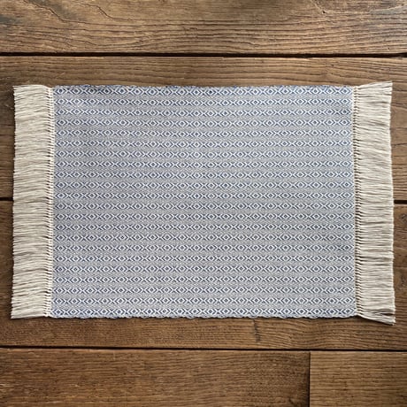 白地　花風通織　テーブルセンター(約30cm×40cm)　納戸　（a'-3）