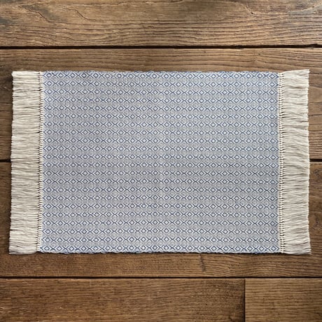 白地　花風通織　テーブルセンター(約30cm×40cm)　納戸　（a'-3）