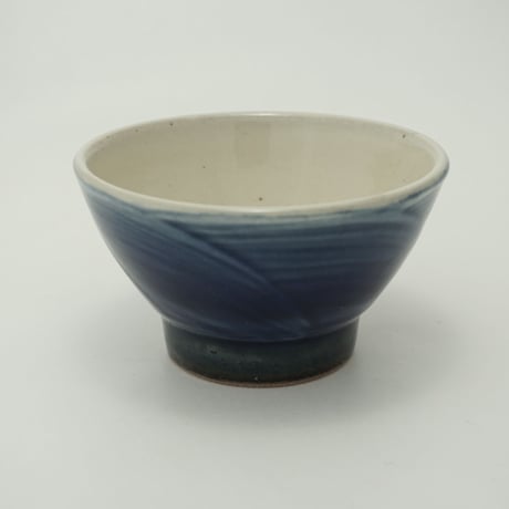 ご飯茶碗 （大　口径約12.5cm・高さ約7cm）呉須／ぼたん刷毛目　（09）