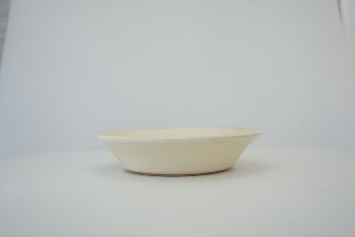 磁州窯（鉅鹿手）無地　白釉　厚縁　小皿　平盃（9.5㎝） 平皿（5寸／約15㎝）白 （01） | 出西窯 on-line STORE