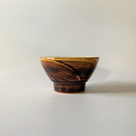 ご飯茶碗（豆　口径約10.6cm・高さ約6cm）飴 ／ぼたん刷毛目　（09）