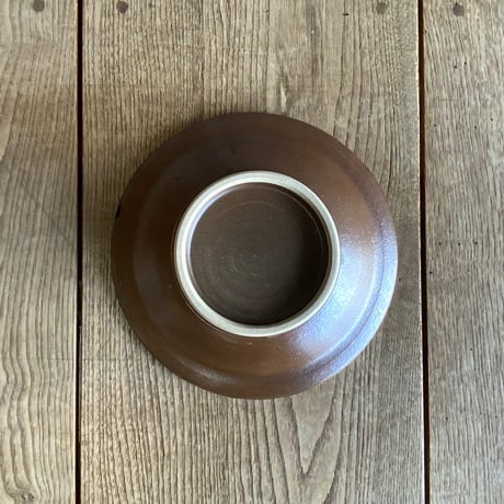 縁付皿（8寸／約24cm）赤土三方流し　（01）
