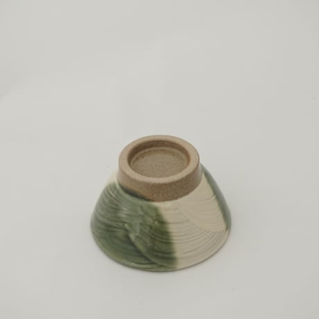 ご飯茶碗（小　口径約11.5cm・高さ約6.5cm）緑掛け流し／ぼたん刷毛目　（09）
