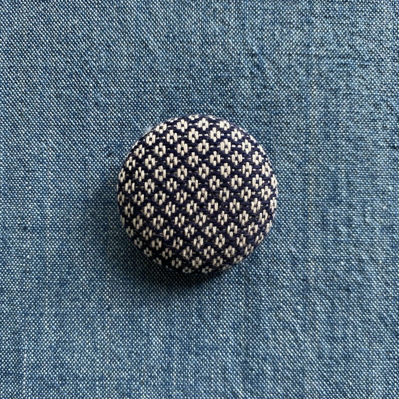 くるみボタン ブローチ （e-8-12） | 出西窯 on-line STORE