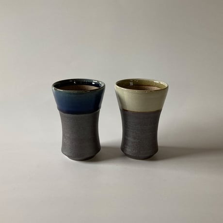 ビールカップ（口径約8㎝・高さ約12㎝）白・下鉄　（03）