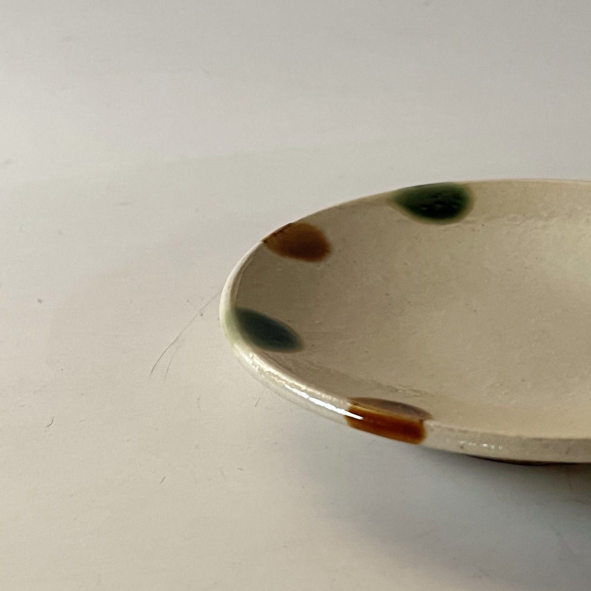 パチュリ様　李英才　平皿　径22.5cm　①＆②　２枚にて 平皿（5寸／約15㎝）白 （01） | 出西窯 on-line STORE