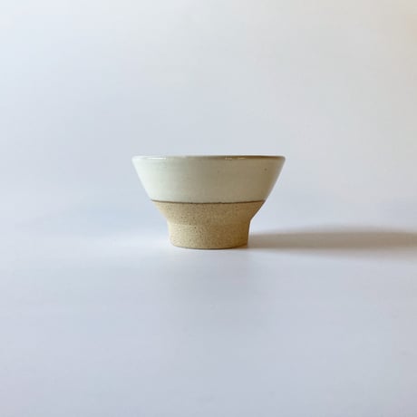 ご飯茶碗（豆　口径約10.6cm・高さ約6cm）白・下焼き締め　（09）