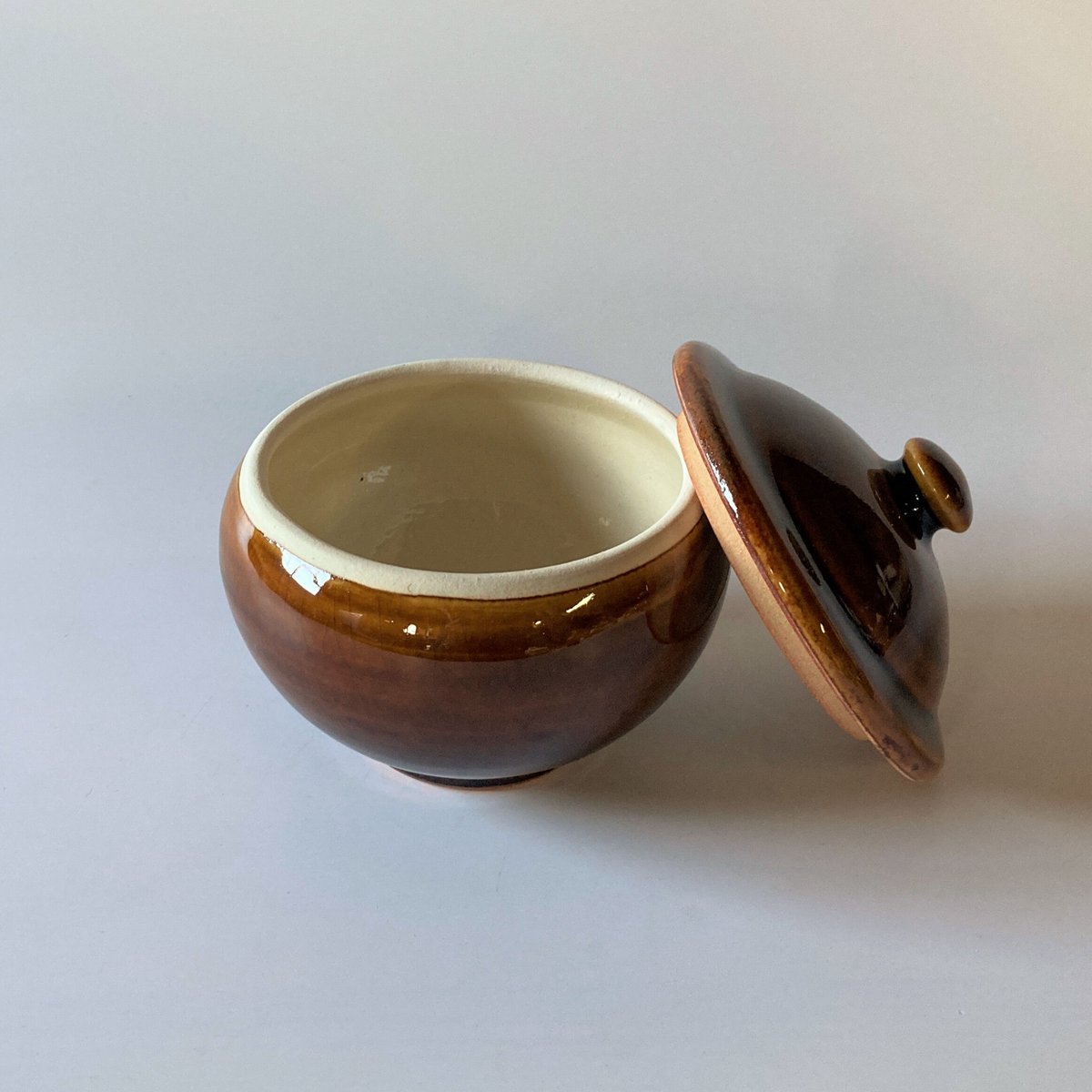 出西窯クリーム色 蓋付きスープ椀 陶器製 【公式通販】