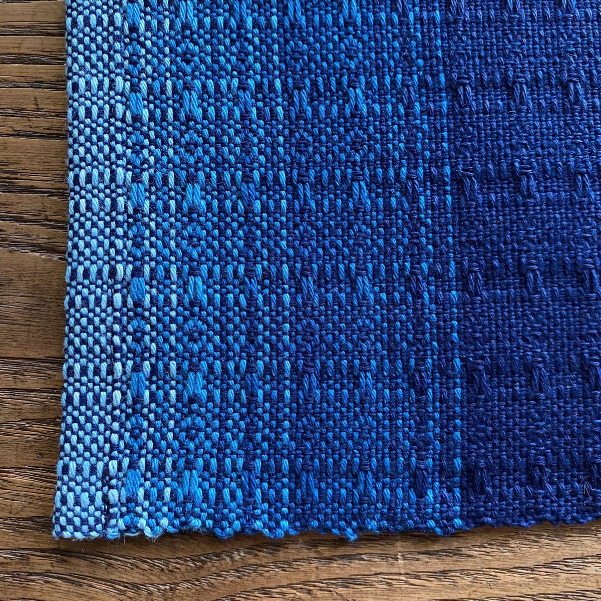 のれん【未使用】藍染四段グラデーション 藍染麻暖簾(グラデーション) - 藍染-阿波正藍・しじら織・服