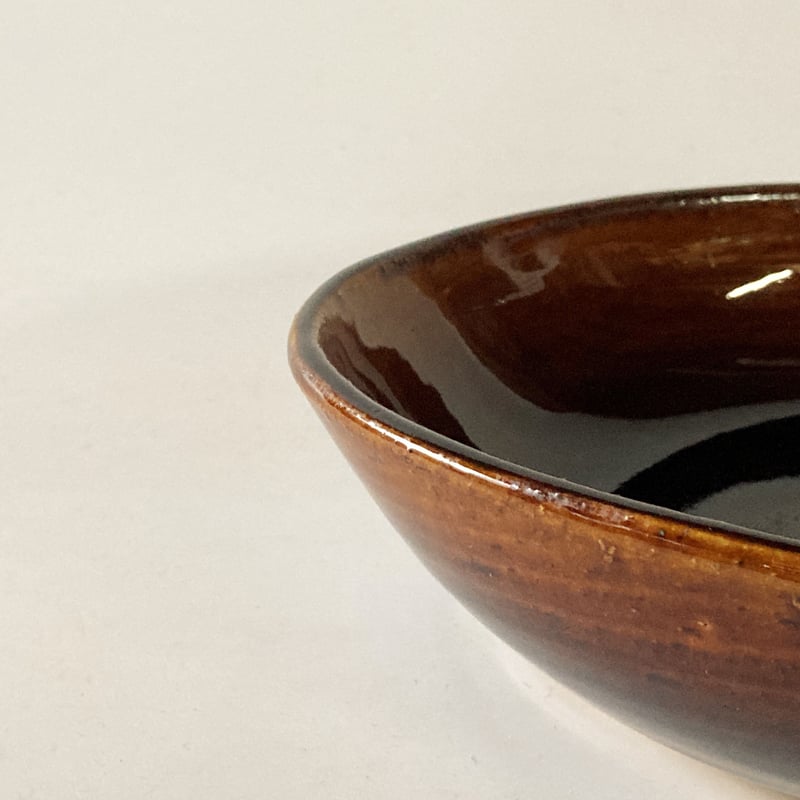 ロクロ楕円深皿（6寸／約21.5cm×16cm） 飴 （03） | 出西窯 on-line
