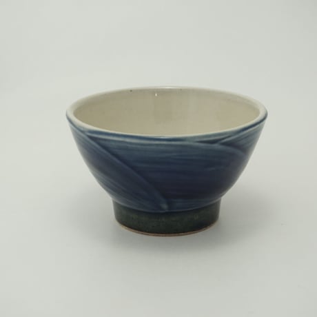 ご飯茶碗（小　口径約11.5cm・高さ約6.5cm）呉須／ぼたん刷毛目　（09）