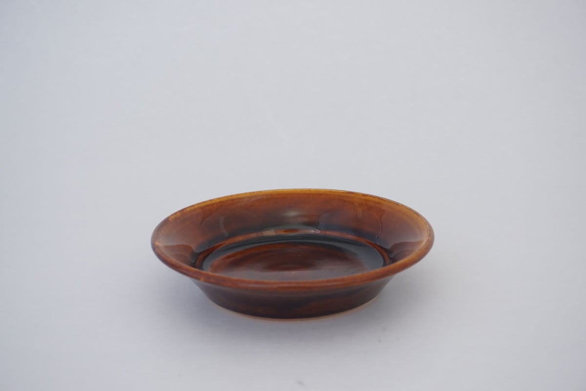 縁付平皿（5寸／約15㎝）飴 （08） | 出西窯 on-line STORE