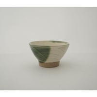 ご飯茶碗（豆　口径約10.6cm・高さ約6cm）緑掛け流し／牡丹刷毛目　（09）