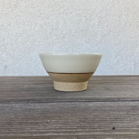 ご飯茶碗（小　口径約11.5cm・高さ約6.5cm）白・下焼き締め　（09）