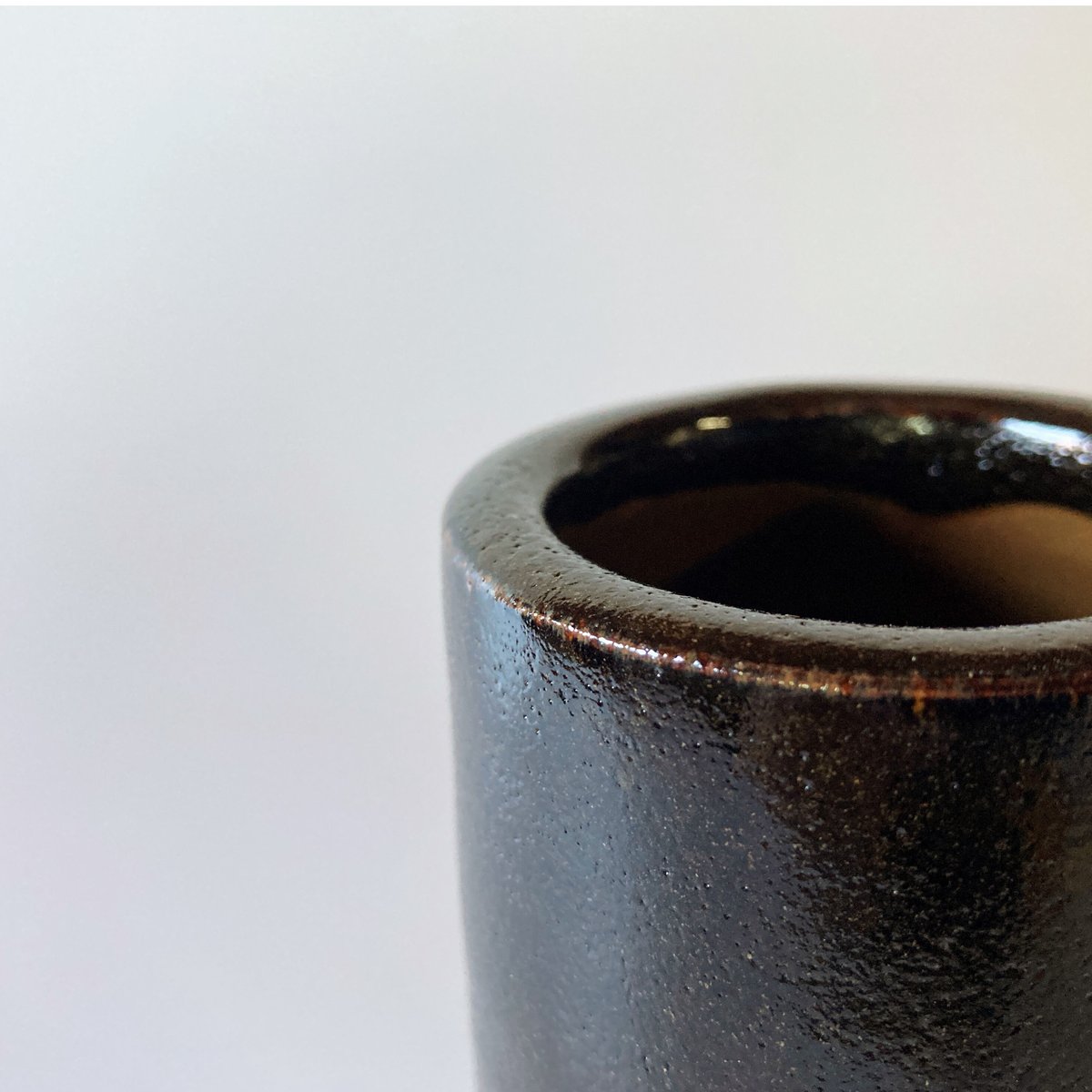 切立筒花入 黒（高さ 6寸／約18cm） （08） | 出西窯 on-line STORE
