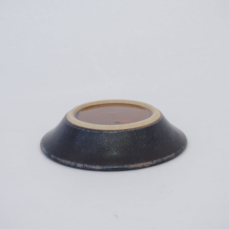 縁付平皿（5寸／約15㎝）黒 （08） | 出西窯 on-line STORE