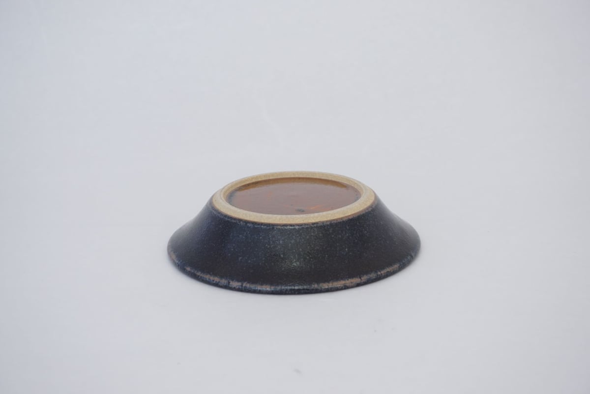 縁付平皿（5寸／約15㎝）黒 （08） | 出西窯 on-line STORE