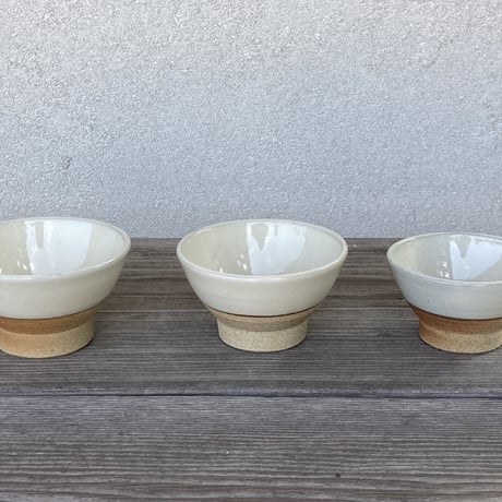ご飯茶碗（小　口径約11.5cm・高さ約6.5cm）白・下焼き締め　（09）