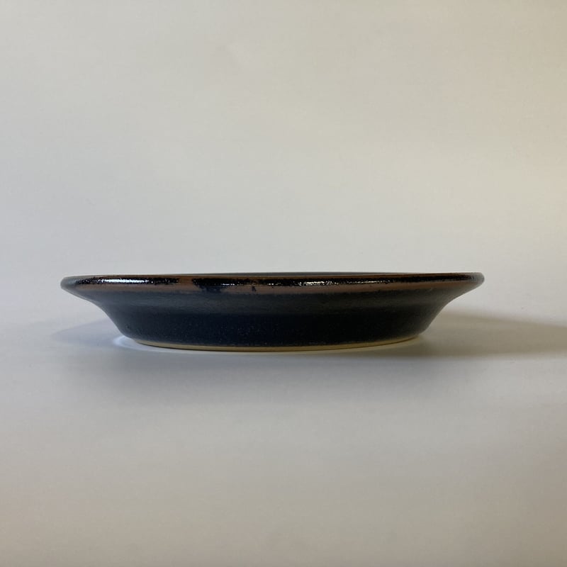 縁付平皿（7寸／約21㎝）黒 （12） | 出西窯 on-line STORE